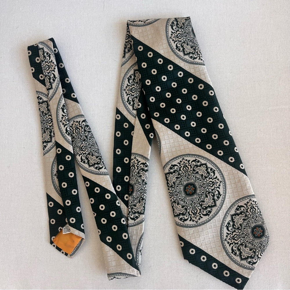 Vintage Damon Necktie Medallion Print